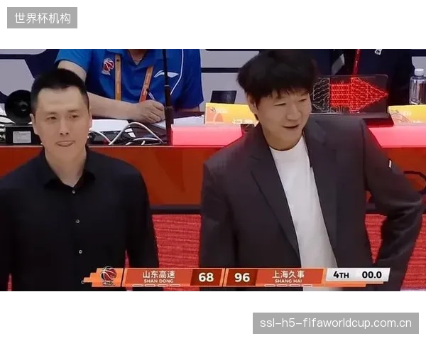主帅卢伟率上海队创历史战绩,季后赛半决赛淘汰北京队彰显统治力。 主帅卢伟率上海队创历史战绩,季后赛半决赛淘汰北京队彰显统治力。